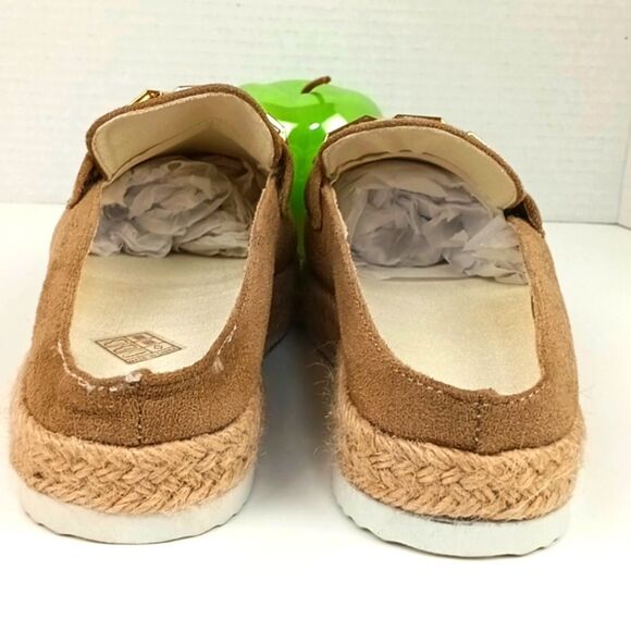 Women's Tan Slip On Faux Sued Loafers with Gold Chain Accent Sz 9 (40) - Picture 7 of 13